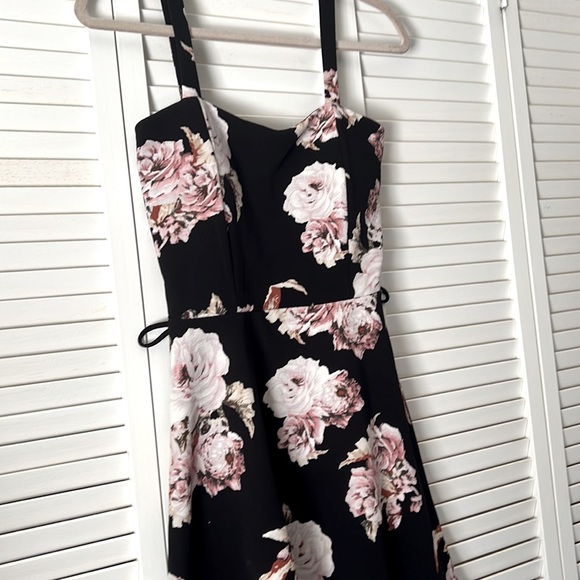 SUMMER FLORAL DRESS - Picture 2 of 6